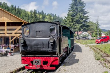 Dağlardaki eski tren.