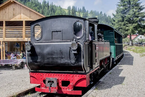 Dağlardaki eski tren.