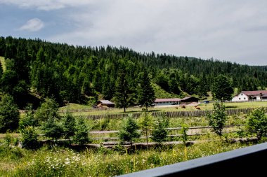 Dağlardaki güzel dağ manzarası