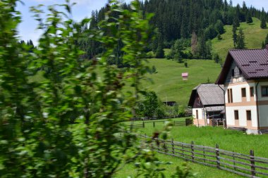 Dağlardaki güzel dağ manzarası