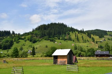 Dağlardaki Karpatların köyü.