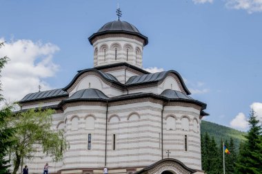 En güzel manzaranın bulunduğu şehrin dağlarındaki manastır.