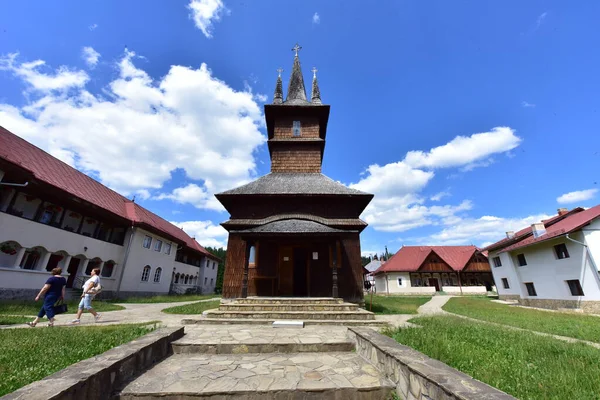 Kutsal Üçlü 'nün köyündeki eski Katolik kilisesi. Şekil değiştiren manastırın köyü..