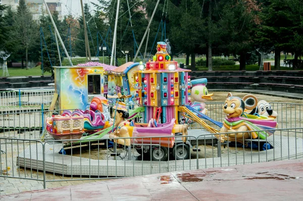 Parktaki çocuk parkı.