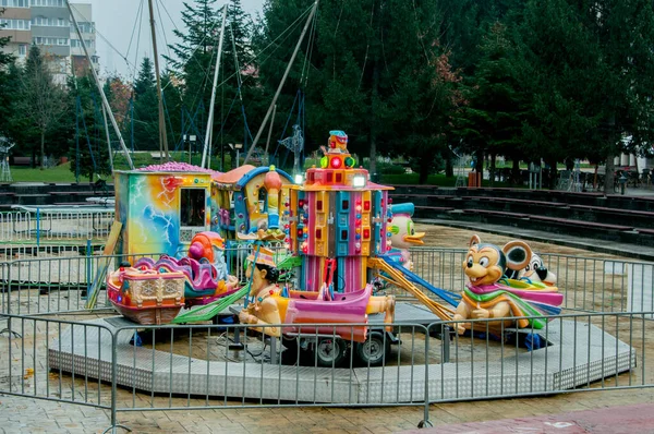 Lunaparkta atlı karınca