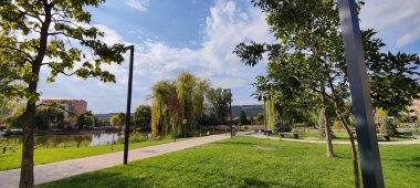 Şehir parkının güzel manzarası