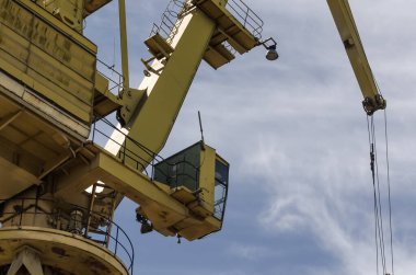 PORT CRANE - Liman rıhtımlarındaki transhipment makinesinin kabini