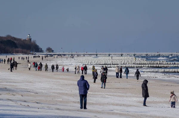 Kolobrzeg West Pomeranian Poland 2018 Holidaymakers Spa Patients Walk Frozen — 스톡 사진