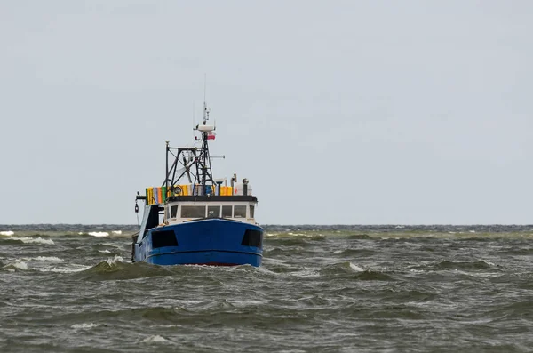 Pesca Barco Pesca Mar Tempestuoso — Fotografia de Stock