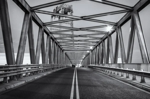 Bridge Festői Klasszikus Acélszerkezet Folyón — Stock Fotó