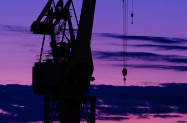 PORT CRANE - Limandaki büyük bir aktarma makinesi