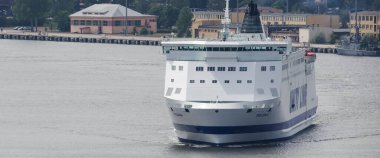 SUÇLU, BATI POMERANYA / POLAND - 2020: POLONIA yolcu feribotu limandan deniz yolculuğuna çıkıyor
