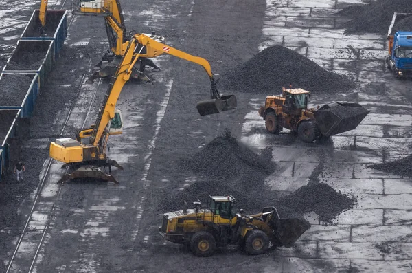 Excavatoren Wheel Loader Machines Bij Het Herladen Van Een Kolenveld — Stockfoto