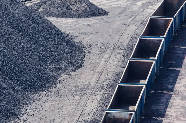 Coal Wais Mineral Depolama Sahasında Demiryolu Taşımacılığı — Stok fotoğraf