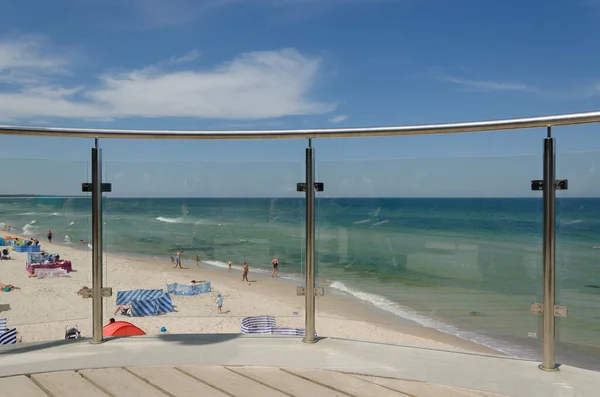 Колобжин Западная Померания Поландия 2020 Люди Отдыхают Пляже Солнечного Моря — стоковое фото