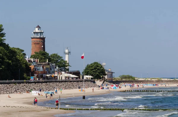 Kolobrzeg West Pomeranian Poland 2020 해변의 관광객 대앞의 산책로 — 스톡 사진