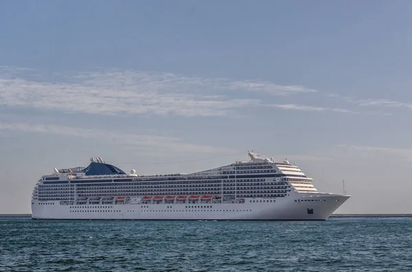 Cruise Ship Beautiful Passenger Ship Maneuvers Port Gdynia — Stock Photo, Image