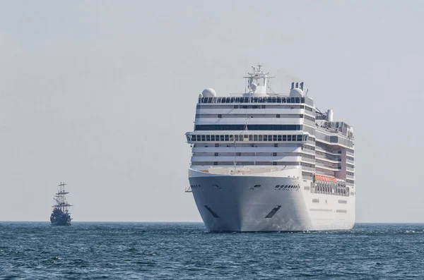 Cruise Ship Une Belle Manœuvre Navire Passagers Dans Port Gdynia — Photo