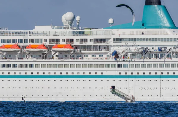 Cruise Ship Navio Passageiros Com Turistas Mar — Fotografia de Stock