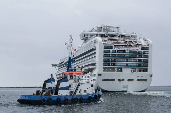 Cruise Ship Маневры Пассажирских Судов Порту Гдыня — стоковое фото
