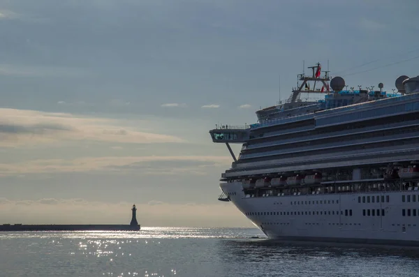 Cruise Ship Manobras Navios Passageiros Porto Gdynia — Fotografia de Stock