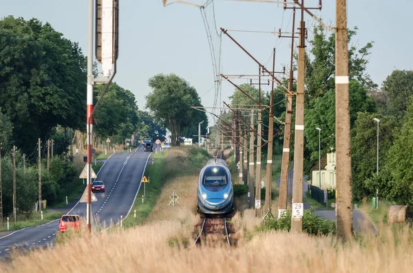 Ustronie Morskie West Pomeranian Poland 2020 Expresní Vlak Projíždí Malým — Stock fotografie