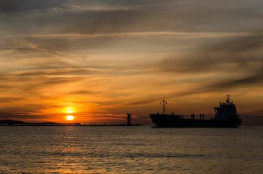 GİRİN ÖNCE GÜNEŞ - Romantik bir akşamda Deniz Burnu