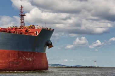 MERCHANT VESSEL - Deniz yolculuğuna çıkan büyük bir gemi