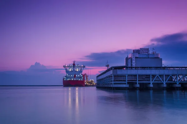LNG TANKER - Şafakta gemi gaz terminaline demir attı