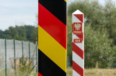 ZIRCHOW, MECKLENBURG-Batı POMERANYA / GERMANY - 2020: Almanya ve Polonya devletleri arasındaki sınırı işaretleme
