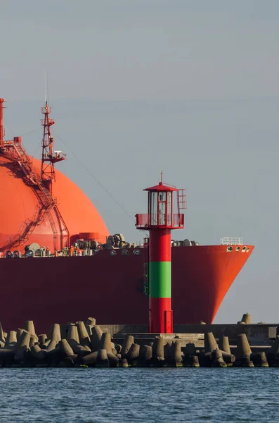 Lng Tanker Czerwony Statek Idzie Portu Morskiego — Zdjęcie stockowe