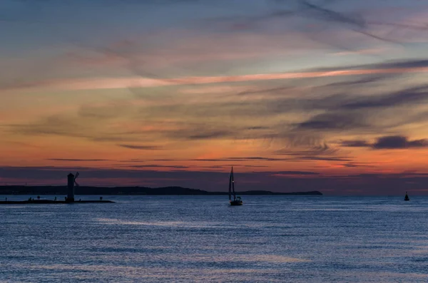 Yacht Sunset Kvällstystnad Vid Lugna Havet — Stockfoto