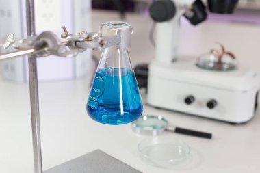 Laboratuvarda başlık tekniği.