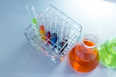 Laboratuvarda başlık tekniği.