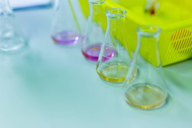 Laboratuvarda başlık tekniği.