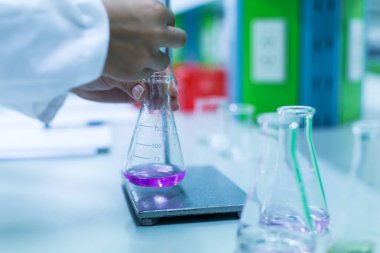 Laboratuvarda başlık tekniği.