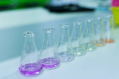 Laboratuvarda başlık tekniği.