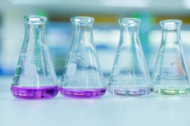 Laboratuvarda başlık tekniği.