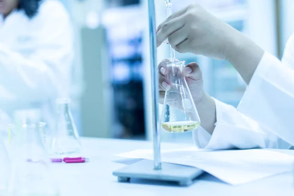 Laboratuvarda başlık tekniği.