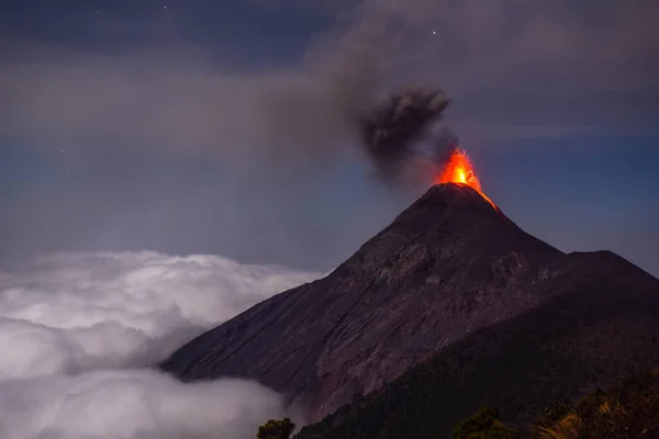 Volcan Del Fuego Exploderar Med Lava Dawn Antigua Guatemala — Stockfoto