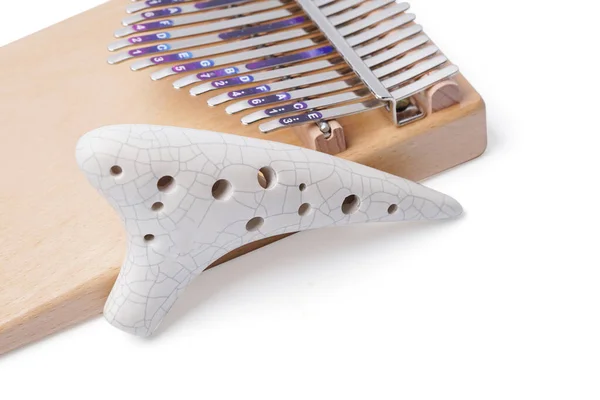 Top View Wooden African Instrument Kalimba Musical Ocarina Isolated White — Stock Photo, Image