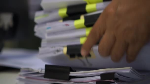 Impila Documenti File Cartacei Mani Affari Che Lavorano Burocrazia Disordinata — Video Stock