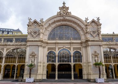 Marinsk Lzn, Çek Cumhuriyeti / Batı Bohemya - 16 Haziran 2020: Marinsk Lzn - ana kolon (Maxim Gorky 's Colonnade). Ana giriş.