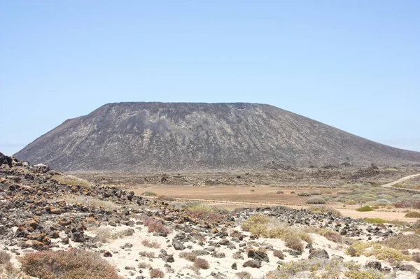 火山円錐形のロボス島Corralejo Fuerteventura景観フォーマット島の火山の風景ロボス島 — ストック写真