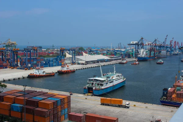 Vista Aérea Porto Com Guindastes Contêineres Transporte Grandes Navios Prontos — Fotografia de Stock