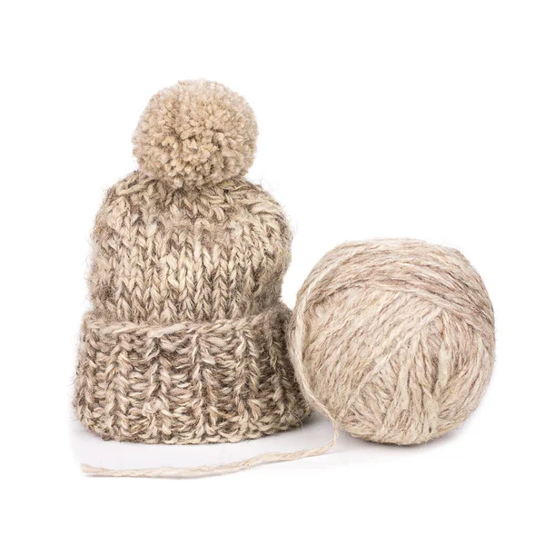 Doğal yünden örülmüş bir şapka.