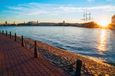 Kronverksky Boğazı. Tavşan Adası. St. Petersburg Güz .