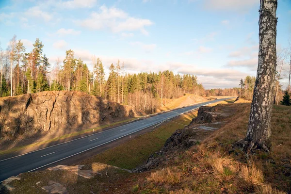 Vista superior desde la montaña en la autopista A-121 Sortavala en Karelia. Rusia . — Foto de Stock