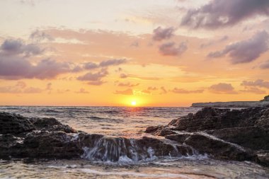 Güzel gökyüzü günbatımı denize. Tarkhankut, Crimea. Rusya