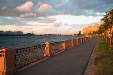 Günbatımı exchange köprü yönünde de akşam Makarova setin. Saint-Petersburg